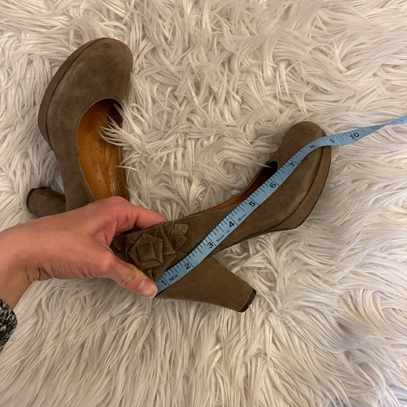 Anthropologie | Taupe suede | Naya Bakula heel - Picture 13 of 15